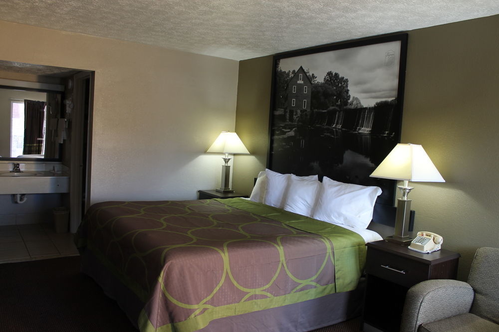 Motel Super 8 By Wyndham Locust Grove Extérieur photo